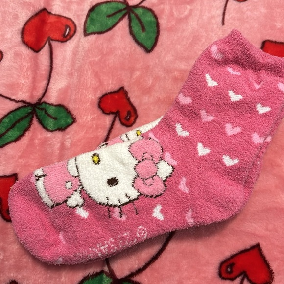 NWT Hello Kitty Mommy and me set of fuzzy valentine 💌 socks - Picture 2 of 4